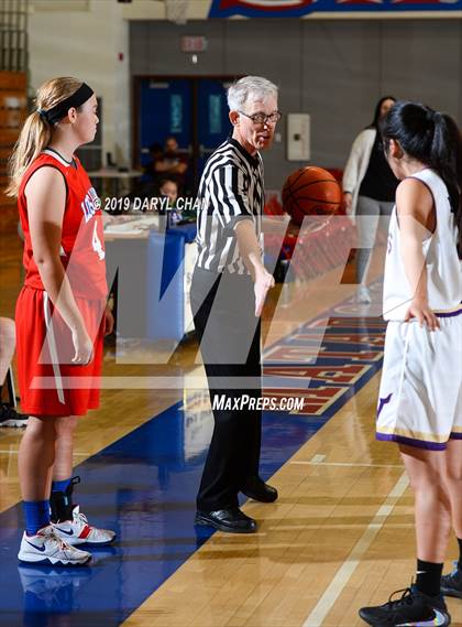 Thumbnail 2 in Los Alamitos vs Valencia photogallery.