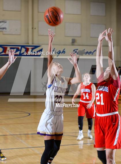 Thumbnail 3 in Los Alamitos vs Valencia photogallery.