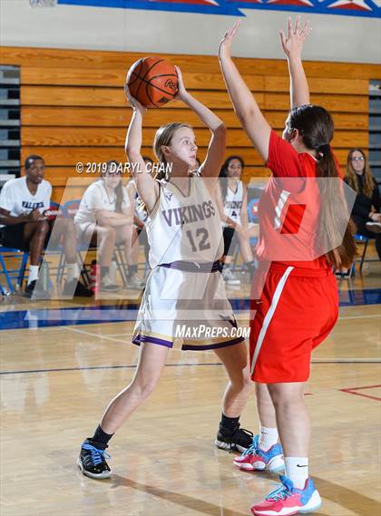 Thumbnail 2 in Los Alamitos vs Valencia photogallery.