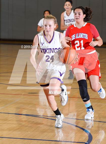 Thumbnail 2 in Los Alamitos vs Valencia photogallery.