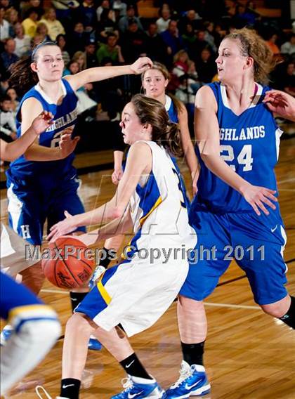 Thumbnail 1 in Highlands vs. Newport Central Catholic (36th District Championship) photogallery.