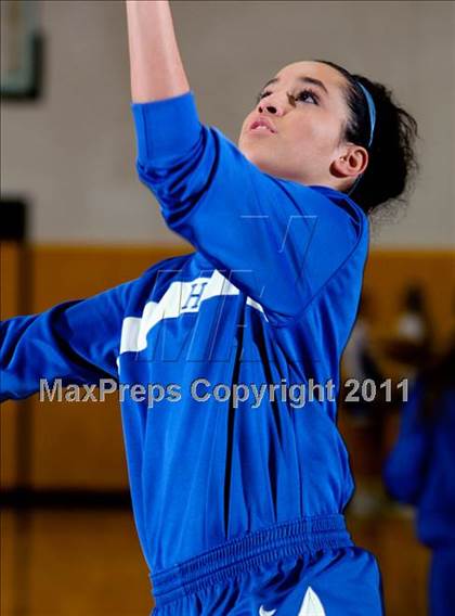 Thumbnail 2 in Highlands vs. Newport Central Catholic (36th District Championship) photogallery.
