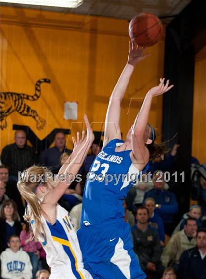Thumbnail 1 in Highlands vs. Newport Central Catholic (36th District Championship) photogallery.