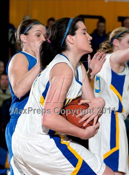 Thumbnail 3 in Highlands vs. Newport Central Catholic (36th District Championship) photogallery.