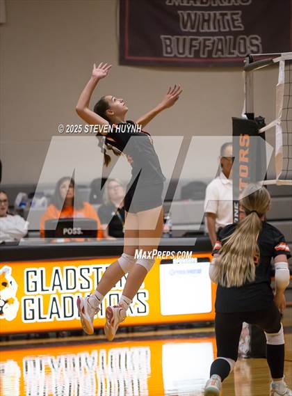 Thumbnail 3 in JV: Molalla @ Gladstone photogallery.