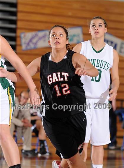 Thumbnail 3 in Galt vs. Livermore (Bulldog Winter Classic) photogallery.