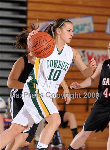 Thumbnail 2 in Galt vs. Livermore (Bulldog Winter Classic) photogallery.