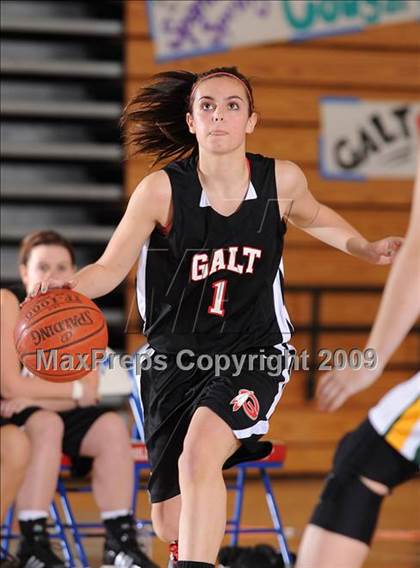 Thumbnail 2 in Galt vs. Livermore (Bulldog Winter Classic) photogallery.