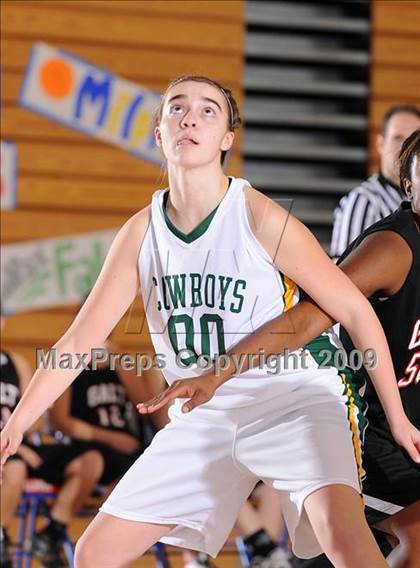 Thumbnail 2 in Galt vs. Livermore (Bulldog Winter Classic) photogallery.