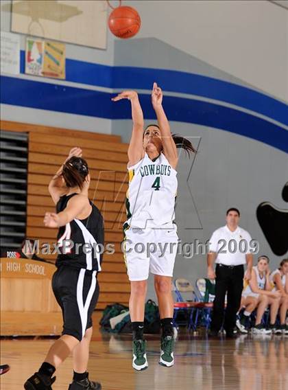 Thumbnail 2 in Galt vs. Livermore (Bulldog Winter Classic) photogallery.