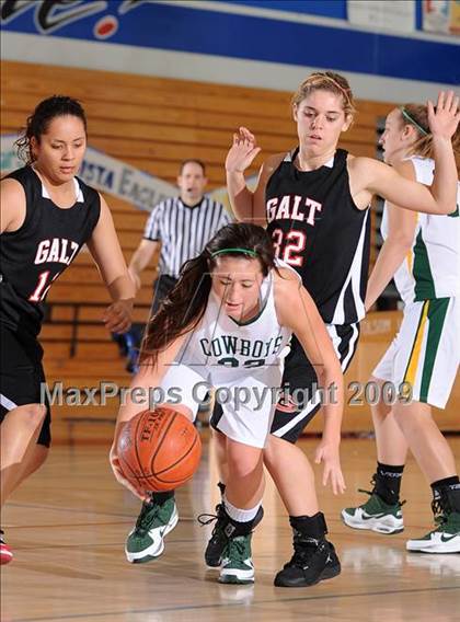 Thumbnail 3 in Galt vs. Livermore (Bulldog Winter Classic) photogallery.