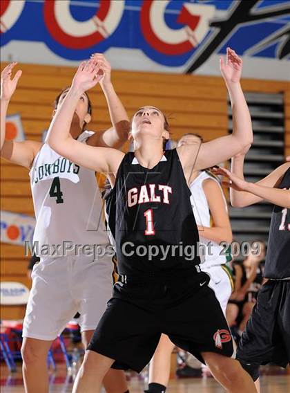 Thumbnail 2 in Galt vs. Livermore (Bulldog Winter Classic) photogallery.