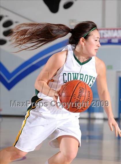 Thumbnail 3 in Galt vs. Livermore (Bulldog Winter Classic) photogallery.