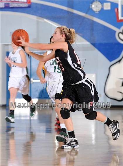 Thumbnail 2 in Galt vs. Livermore (Bulldog Winter Classic) photogallery.