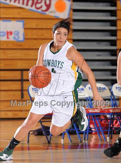 Thumbnail 3 in Galt vs. Livermore (Bulldog Winter Classic) photogallery.