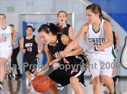 Thumbnail 2 in Galt vs. Livermore (Bulldog Winter Classic) photogallery.
