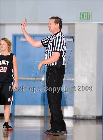 Thumbnail 3 in Galt vs. Livermore (Bulldog Winter Classic) photogallery.