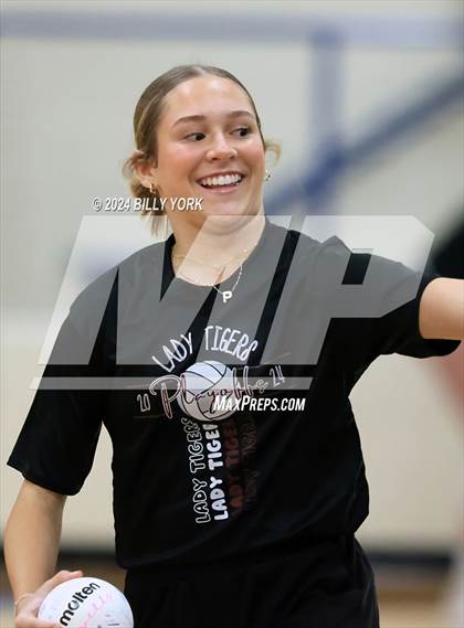 Thumbnail 2 in Grand Saline vs Troup photogallery.