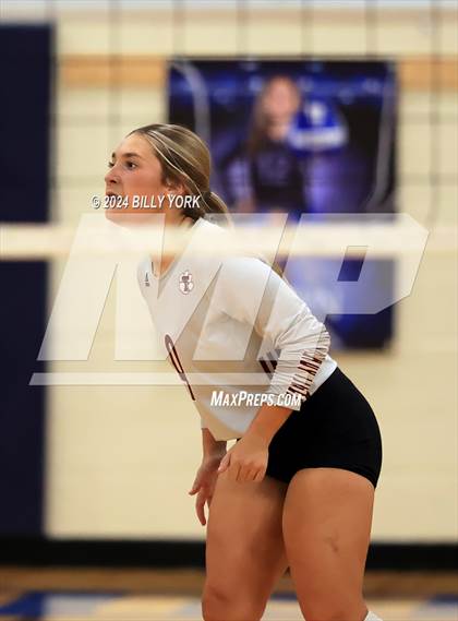 Thumbnail 2 in Grand Saline vs Troup photogallery.