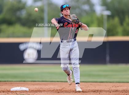 Thumbnail 2 in Chaminade @ Crespi photogallery.