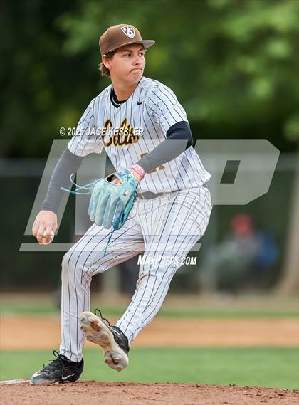 Thumbnail 2 in Chaminade @ Crespi photogallery.