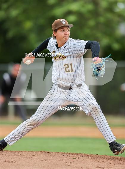 Thumbnail 2 in Chaminade @ Crespi photogallery.