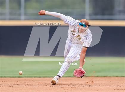 Thumbnail 2 in Chaminade @ Crespi photogallery.