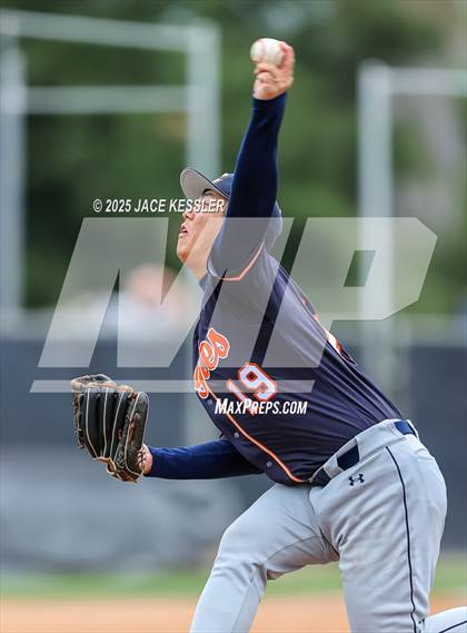 Thumbnail 2 in Chaminade @ Crespi photogallery.