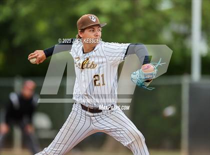 Thumbnail 2 in Chaminade @ Crespi photogallery.