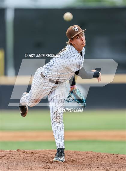 Thumbnail 1 in Chaminade @ Crespi photogallery.