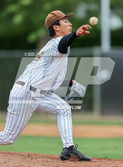Thumbnail 2 in Chaminade @ Crespi photogallery.