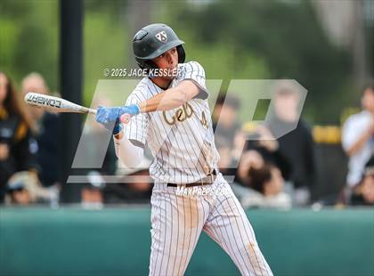 Thumbnail 2 in Chaminade @ Crespi photogallery.