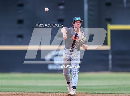 Thumbnail 2 in Chaminade @ Crespi photogallery.