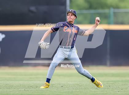 Thumbnail 2 in Chaminade @ Crespi photogallery.