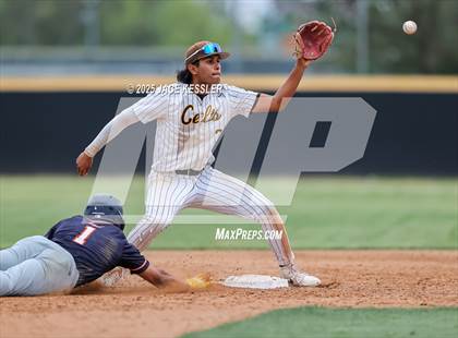 Thumbnail 3 in Chaminade @ Crespi photogallery.