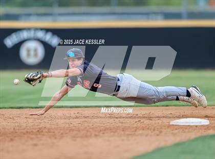 Thumbnail 2 in Chaminade @ Crespi photogallery.