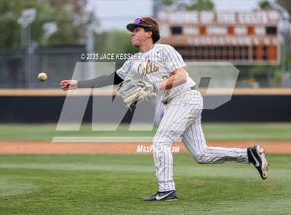 Thumbnail 2 in Chaminade @ Crespi photogallery.