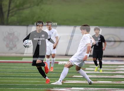 Thumbnail 2 in Mesquite vs. Dallas Jesuit (UIL 6A D2 Final Four Semi Finals) photogallery.