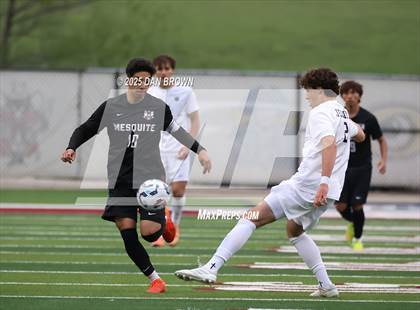 Thumbnail 1 in Mesquite vs. Dallas Jesuit (UIL 6A D2 Final Four Semi Finals) photogallery.