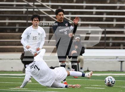 Thumbnail 3 in Mesquite vs. Dallas Jesuit (UIL 6A D2 Final Four Semi Finals) photogallery.