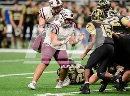 Thumbnail 3 in Calallen vs. Calhoun (UIL 5A Quarterfinal Playoffs) photogallery.