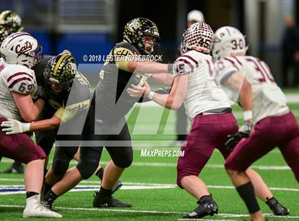 Thumbnail 2 in Calallen vs. Calhoun (UIL 5A Quarterfinal Playoffs) photogallery.