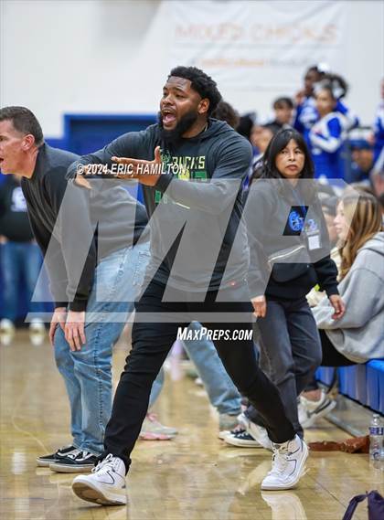 Thumbnail 2 in Aquinas vs. Culver City (CIF SS Division 2AA Round 2) photogallery.