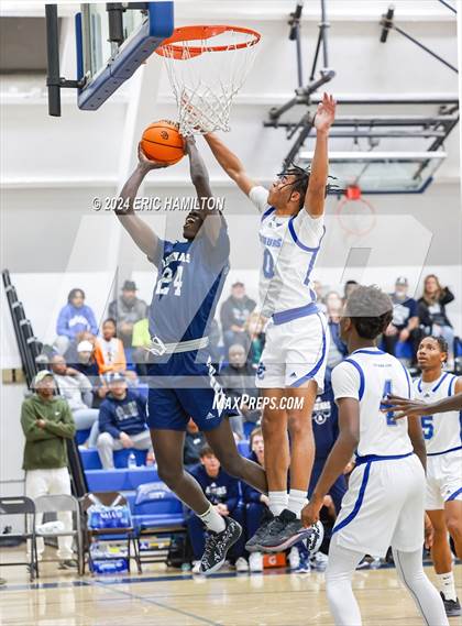Thumbnail 1 in Aquinas vs. Culver City (CIF SS Division 2AA Round 2) photogallery.