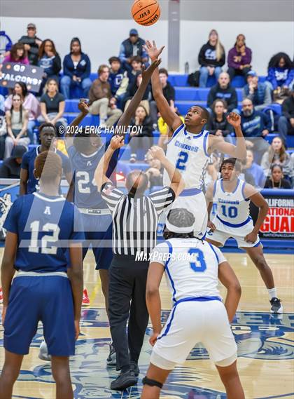 Thumbnail 1 in Aquinas vs. Culver City (CIF SS Division 2AA Round 2) photogallery.