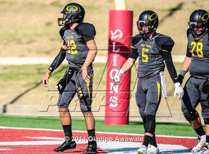 Thumbnail 2 in Skyline vs. Klein Oak (UIL 6A Division I Region II Quarterfinal) photogallery.