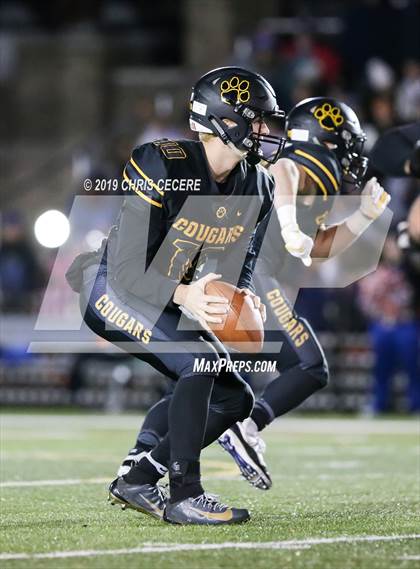 Thumbnail 3 in Livonia vs. Honeoye Falls-Lima (Section 5 Class B Final) photogallery.