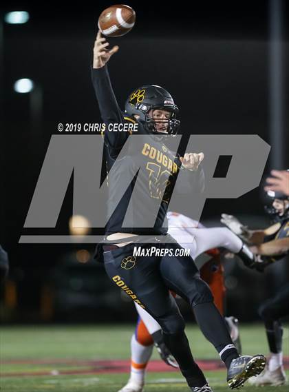 Thumbnail 1 in Livonia vs. Honeoye Falls-Lima (Section 5 Class B Final) photogallery.