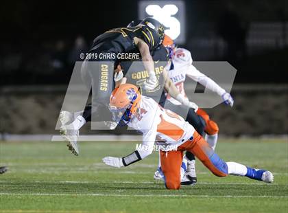 Thumbnail 3 in Livonia vs. Honeoye Falls-Lima (Section 5 Class B Final) photogallery.