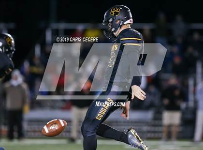 Thumbnail 2 in Livonia vs. Honeoye Falls-Lima (Section 5 Class B Final) photogallery.